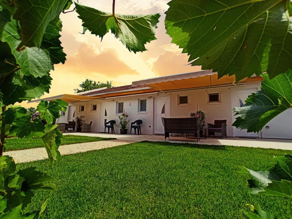 Grafit Apartmanok Hajdúnánás 外观 照片